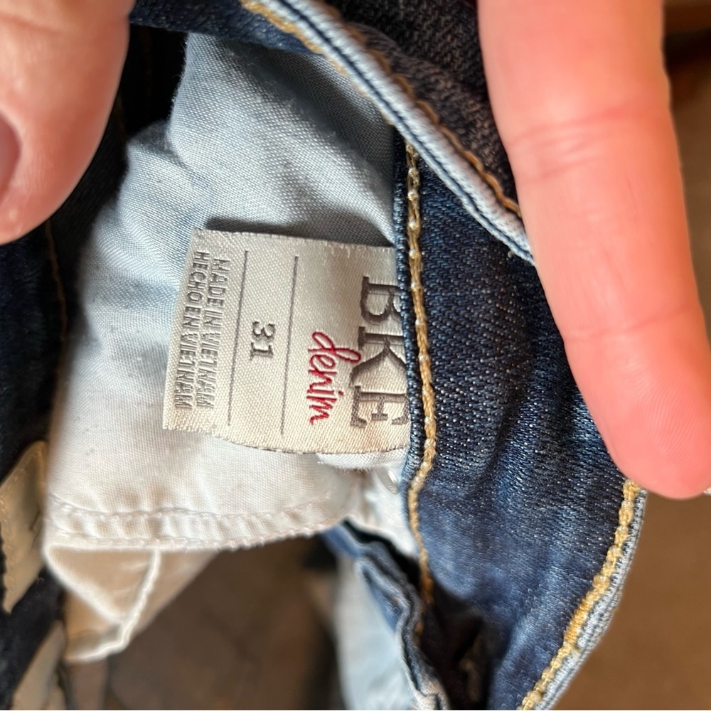 BKE Distressed Cropped Jeans - Picture 7 of 8